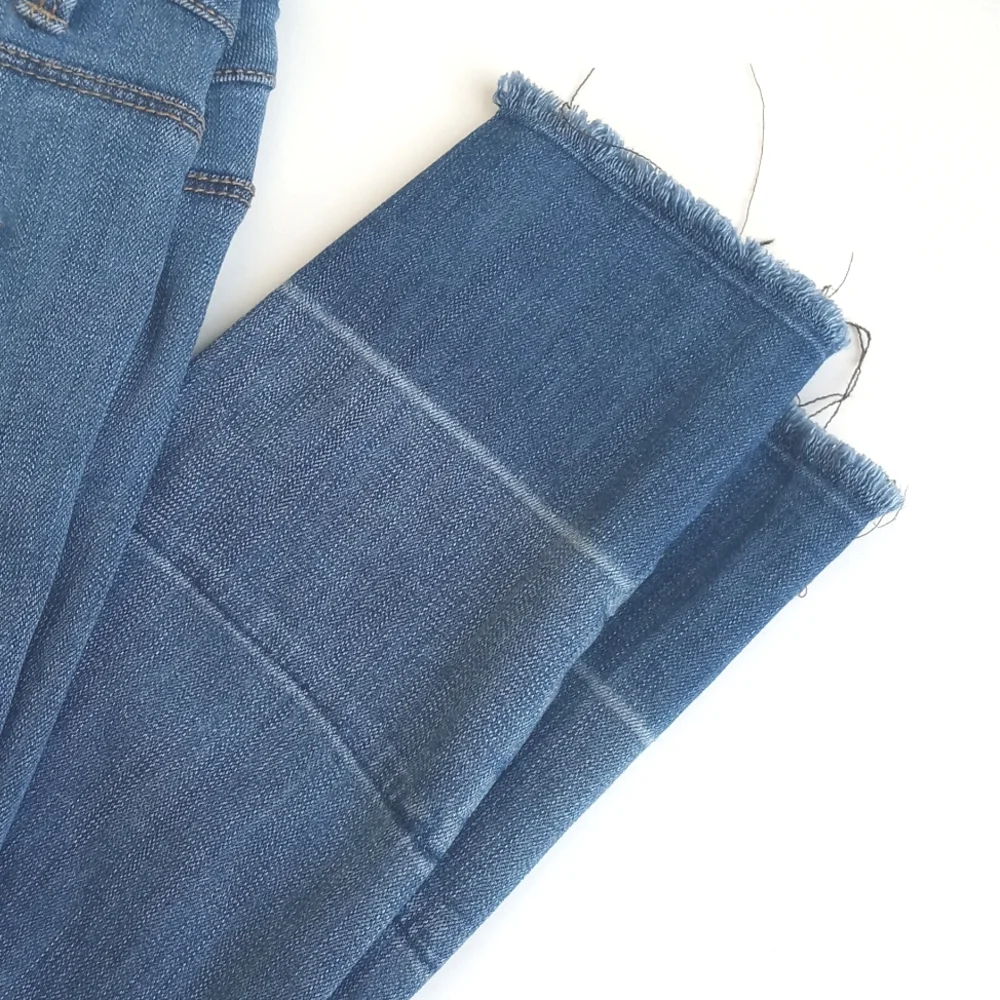 Design Lab Lord & Taylor Women’s Denim Blue Straight Frayed Leg Rayon Jeans 26